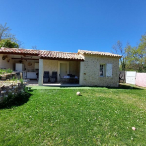 cabanon provencal en pierre